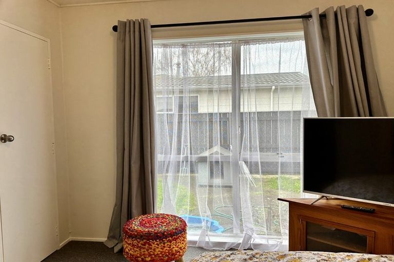 Photo of property in 2 Bryce Place, Kelvin Grove, Palmerston North, 4414