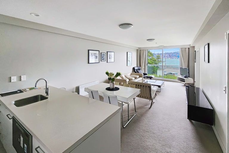 Photo of property in The Capital, 2/370 Oriental Parade, Oriental Bay, Wellington, 6011