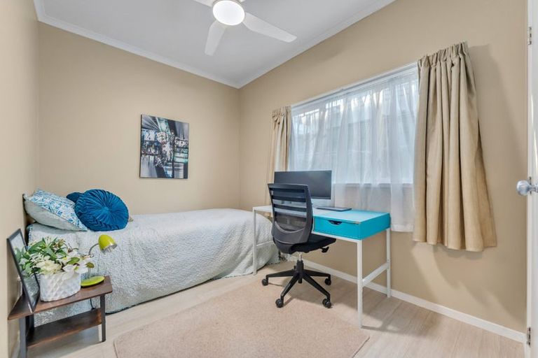 Photo of property in 17 Albizia Avenue, Henderson, Auckland, 0612