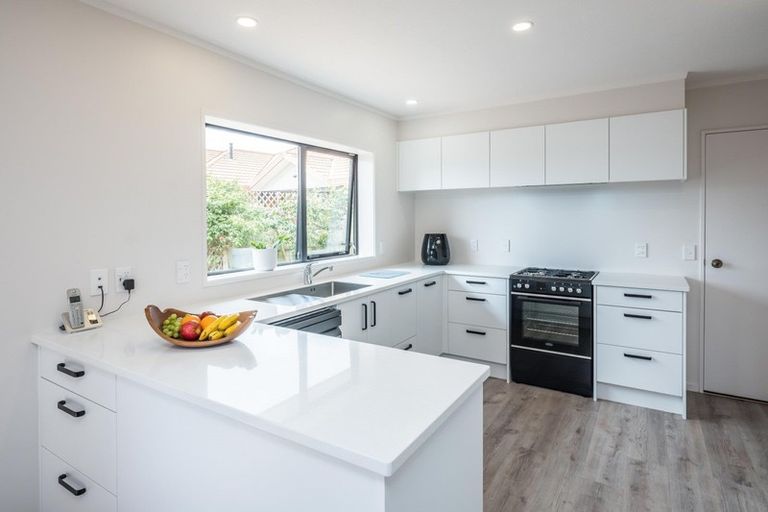 Photo of property in 16 Kotuku Drive, Paraparaumu Beach, Paraparaumu, 5032