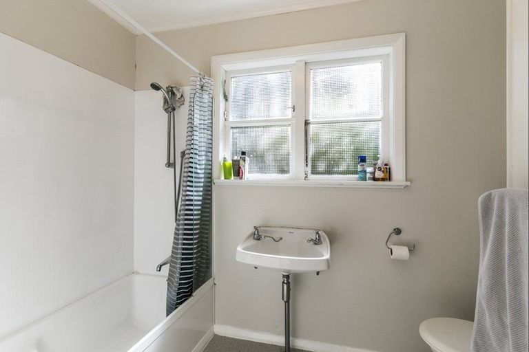 Photo of property in 17 Highbury Road, Highbury, Wellington, 6012