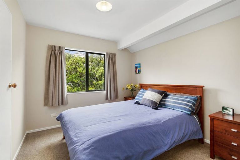 Photo of property in 2 Pikitanga Close, Tawa, Wellington, 5028