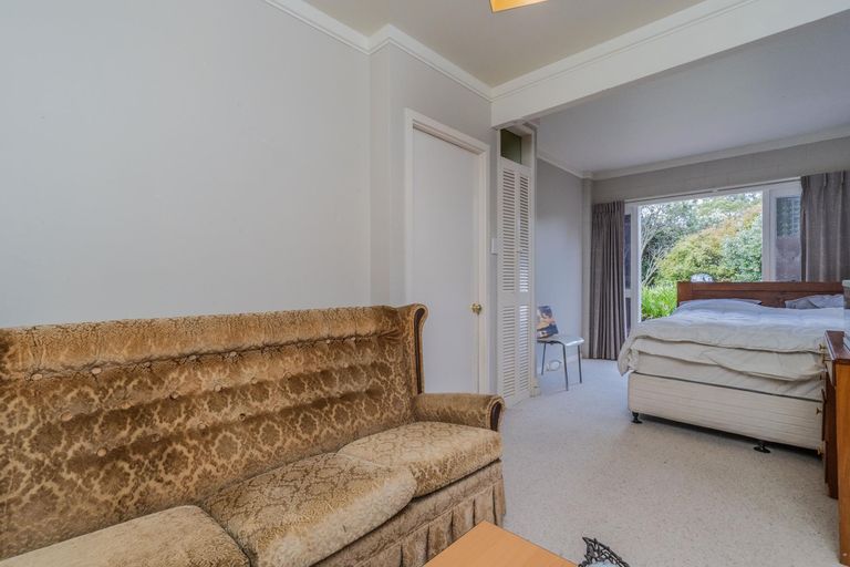 Photo of property in 6 Barker Rise, Northcross, Auckland, 0632