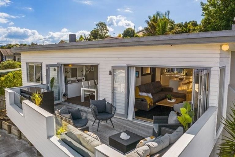 Photo of property in 2/21 Hythe Terrace, Mairangi Bay, Auckland, 0630