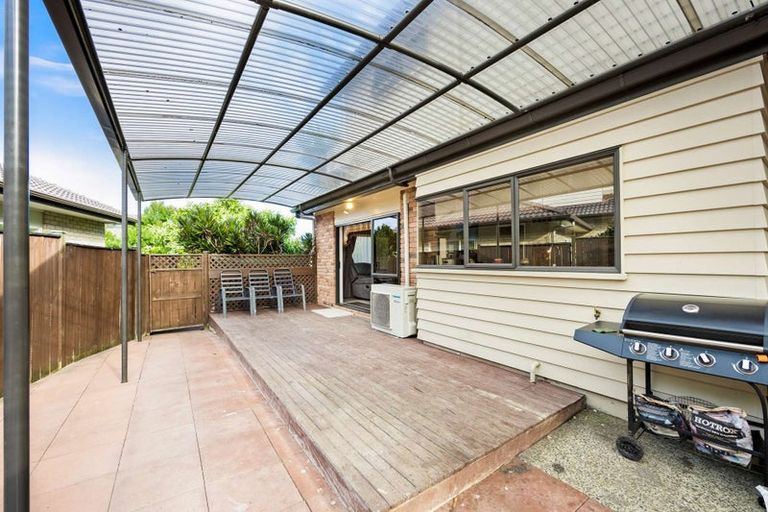 Photo of property in 1 Seresin Crescent, Flat Bush, Auckland, 2016