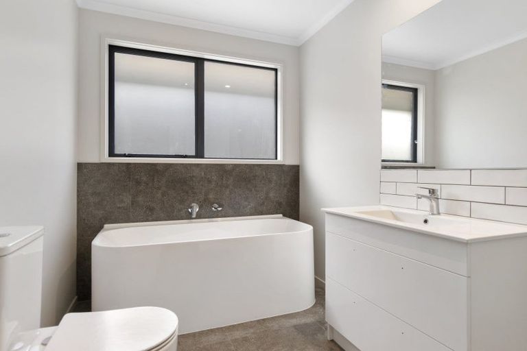 Photo of property in 10 Ash Lane, Omokoroa, 3114