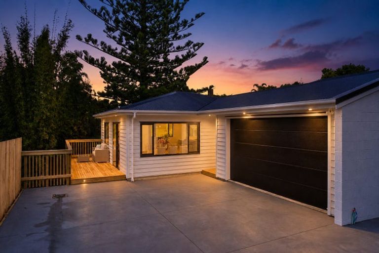 Photo of property in 52a Glamorgan Drive, Torbay, Auckland, 0630