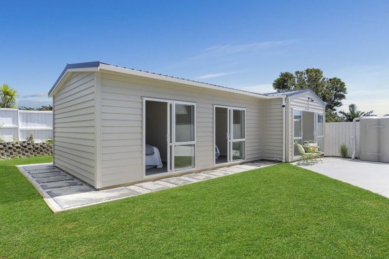 Photo of property in 16 Paisley Street, Mellons Bay, Auckland, 2014