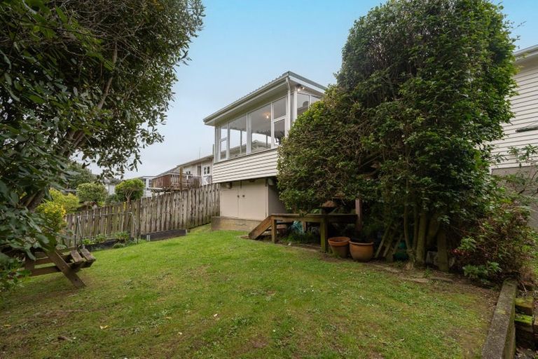 Photo of property in 9 Franklyn Road, Tawa, Wellington, 5028