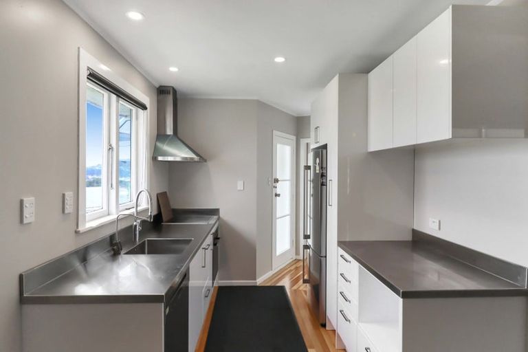 Photo of property in 6 Lenox Grove, Johnsonville, Wellington, 6037