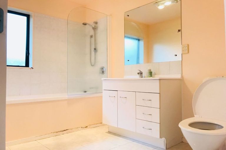 Photo of property in 11 Claywest Place, Glen Eden, Auckland, 0602