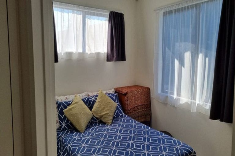 Photo of property in 124a Golf Road, New Lynn, Auckland, 0600