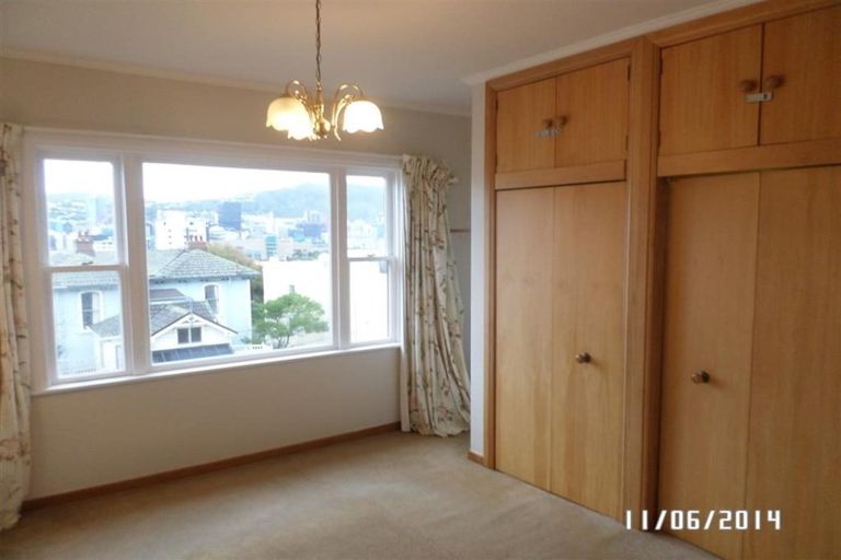 Photo of property in 8 Hawker Street, Mount Victoria, Wellington, 6011