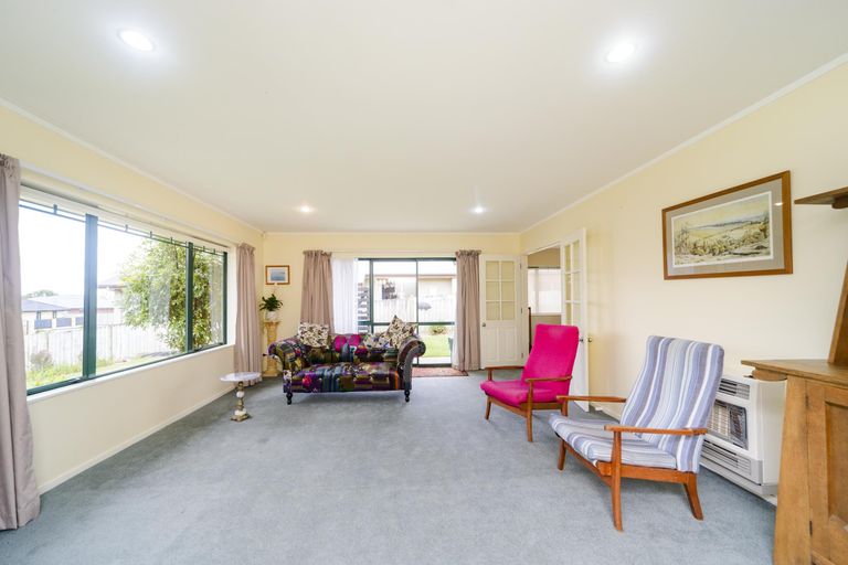 Photo of property in 157 Ruapehu Drive, Fitzherbert, Palmerston North, 4410