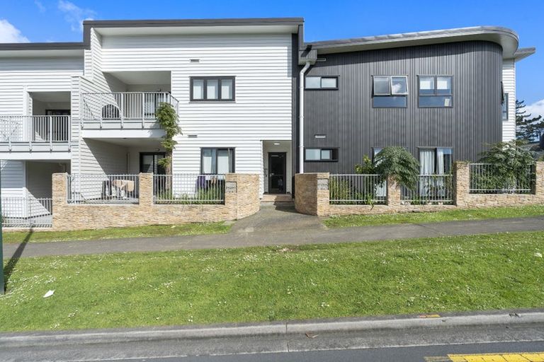 Photo of property in 2/132 Stancombe Road, Flat Bush, Auckland, 2016