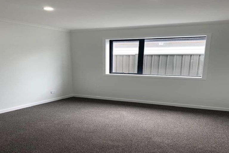 Photo of property in 32 Karearea Avenue, Kenepuru, Porirua, 5022