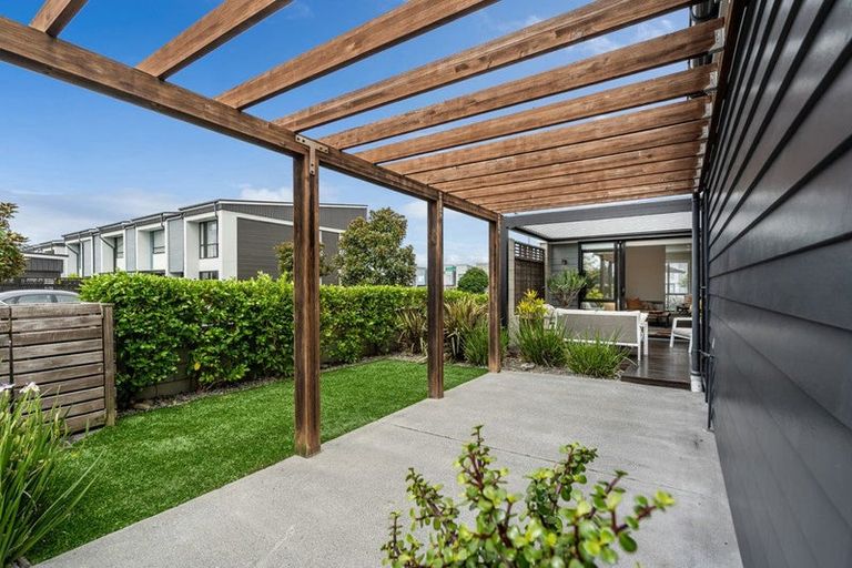 Photo of property in 2 Chaffinch Road, Hobsonville, Auckland, 0616