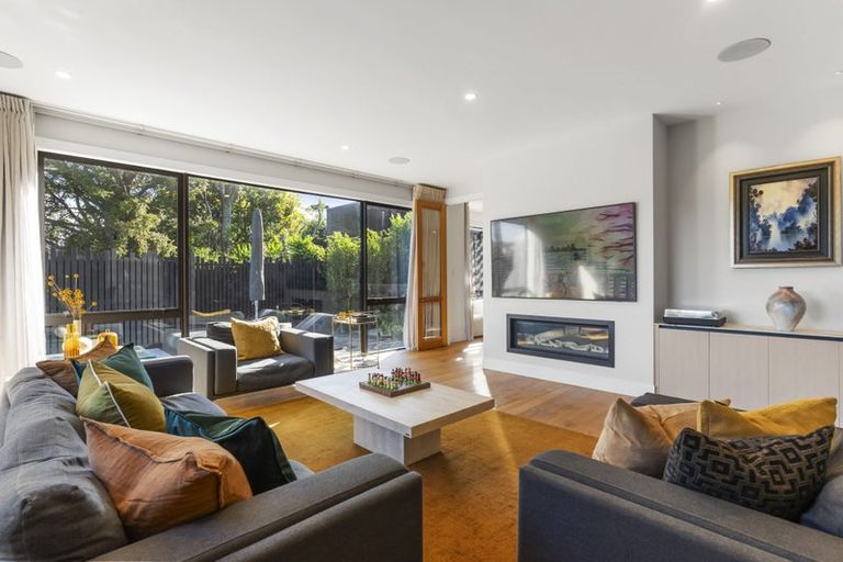 Photo of property in 21 Oscar Road, Greenhithe, Auckland, 0632