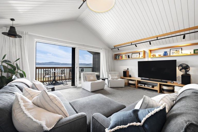 Photo of property in 133 Marine Parade, Eastbourne, Lower Hutt, 5013