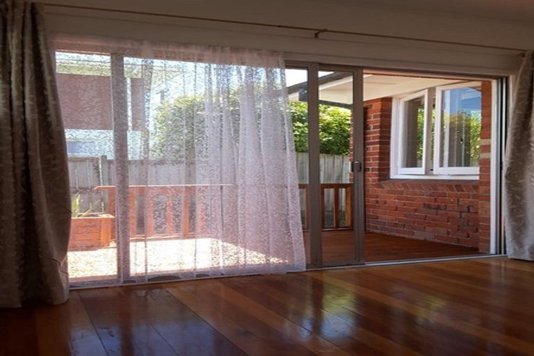 Photo of property in 1/16 Taharoto Road, Takapuna, Auckland, 0622