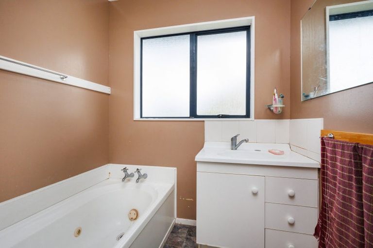 Photo of property in 28 Peppertree Glade, Kelvin Grove, Palmerston North, 4414