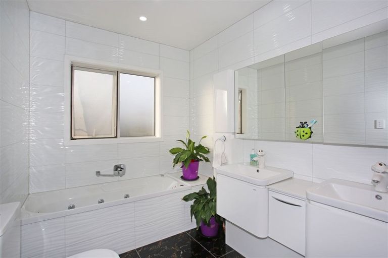 Photo of property in 15 Waitahu Rise, Pukekohe, 2120