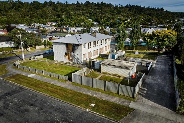 Photo of property in 2-8 Hanson Grove, Stokes Valley, Lower Hutt, 5019
