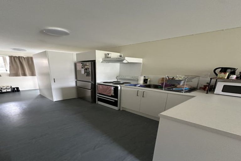 Photo of property in 2/242 Great North Road, Henderson, Auckland, 0612