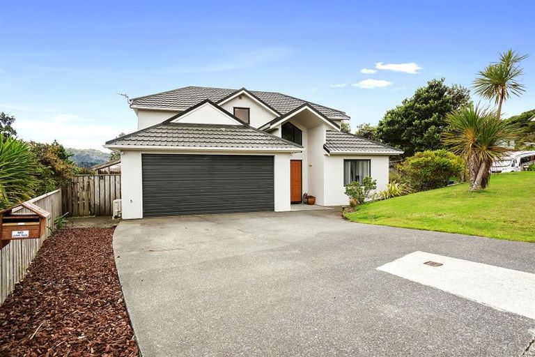 Photo of property in 2 Pikitanga Close, Tawa, Wellington, 5028