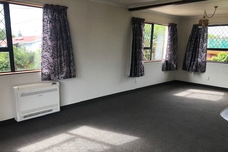 Photo of property in 33 Lupin Road, Otaki, 5512