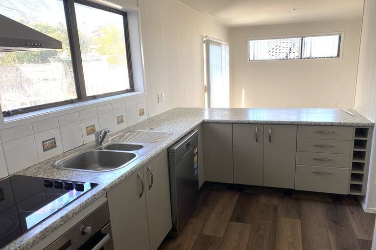 Photo of property in 34 Pahi Place, West Harbour, Auckland, 0618