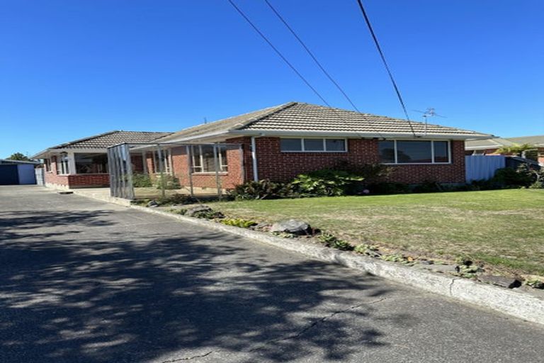 Photo of property in 11 Lyndhurst Crescent, Aranui, Christchurch, 8061