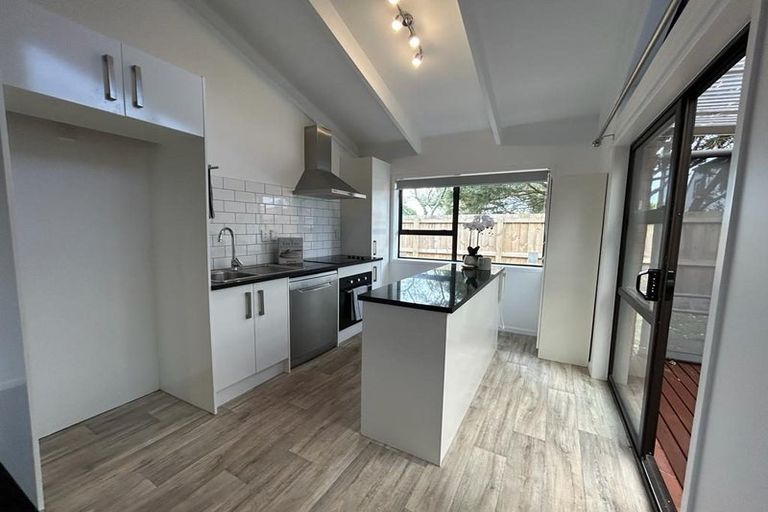 Photo of property in 2a Pinedale Place, Henderson, Auckland, 0610