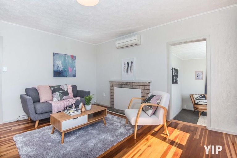 Photo of property in 11 Link Road, Newlands, Wellington, 6037