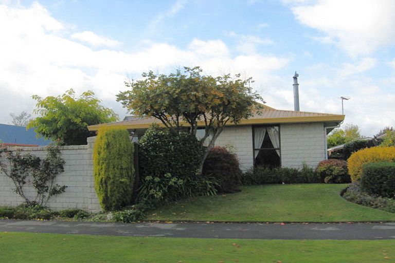 Photo of property in 33 Sayers Crescent, Ilam, Christchurch, 8041