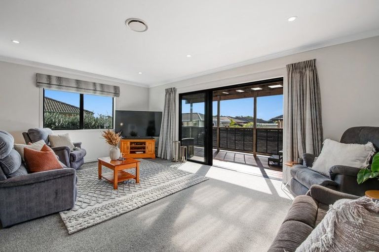 Photo of property in 7 Raabia Close, Parakai, 0830