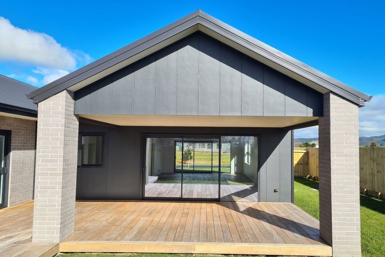 Photo of property in 110 Kaurinui Crescent, One Tree Point, 0118