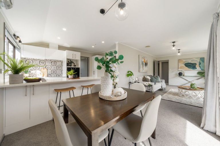 Photo of property in 2/41 Athlone Crescent, Avalon, Lower Hutt, 5011