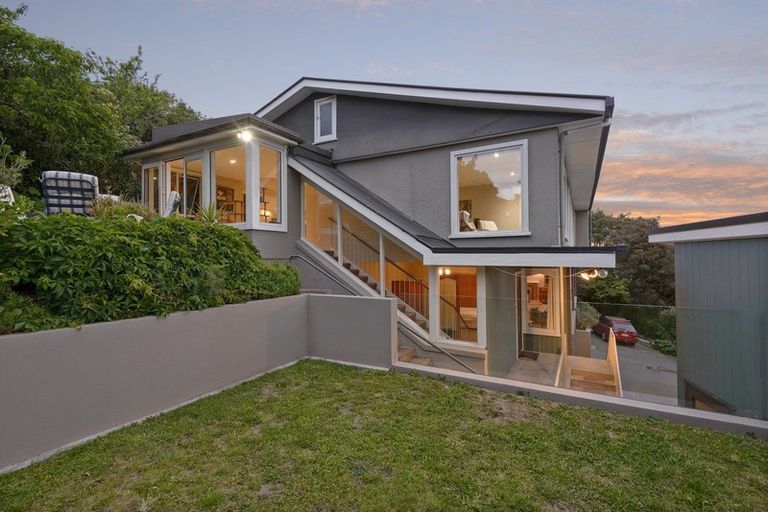 Photo of property in 105 Dyers Pass Road, Cashmere, Christchurch, 8022