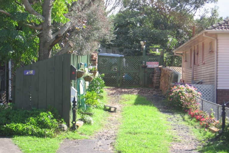 Photo of property in 4a Tahi Terrace, Glen Eden, Auckland, 0602