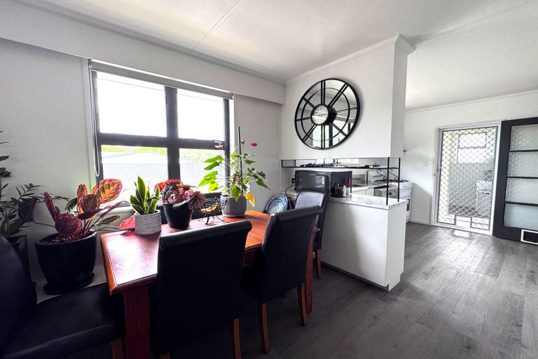 Photo of property in 110 Ruamahanga Crescent, Terrace End, Palmerston North, 4410