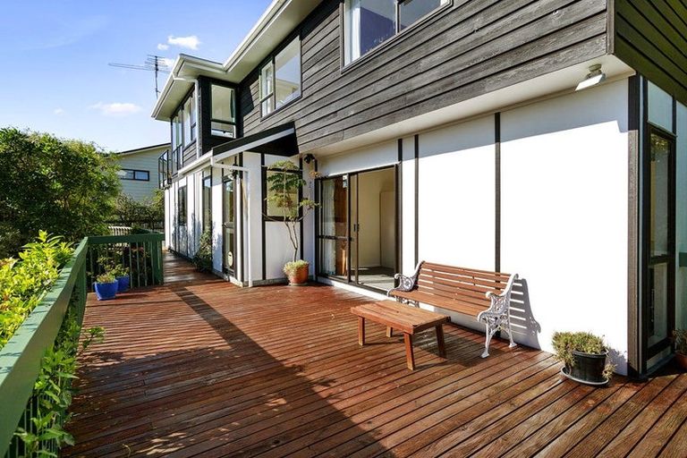 Photo of property in 40 Woodman Drive, Tawa, Wellington, 5028