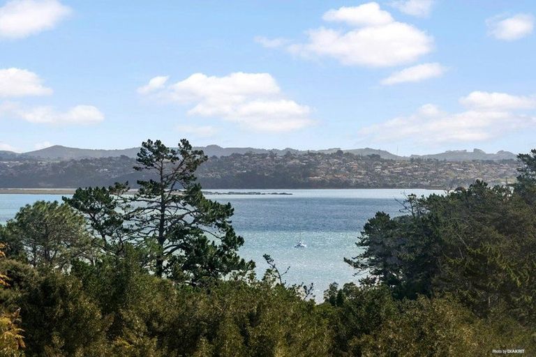 Photo of property in 11 Hebe Place, Birkenhead, Auckland, 0626