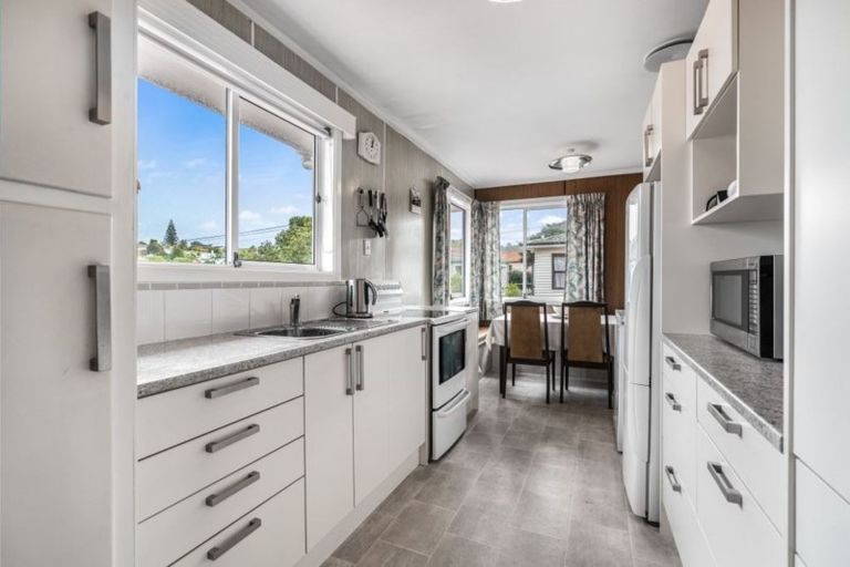 Photo of property in 1/49 Selwyn Crescent, Forrest Hill, Auckland, 0620