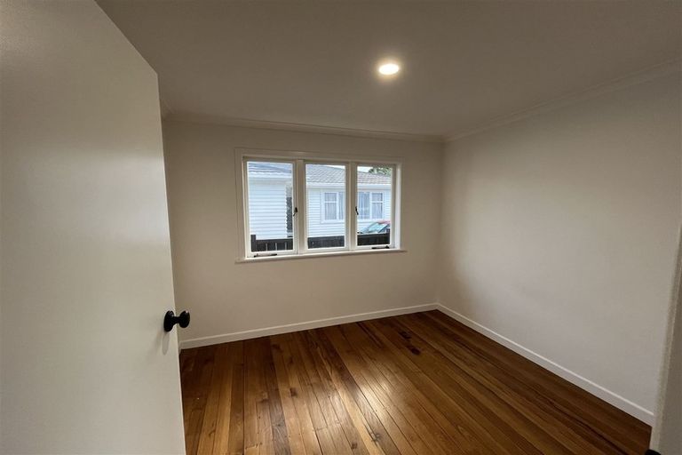 Photo of property in 71 Archibald Road, Kelston, Auckland, 0602