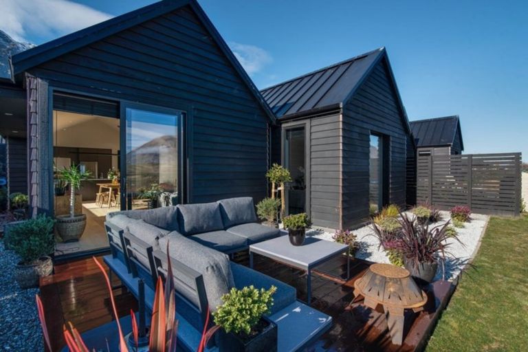 Photo of property in 10 Fife Court, Jacks Point, Queenstown, 9371