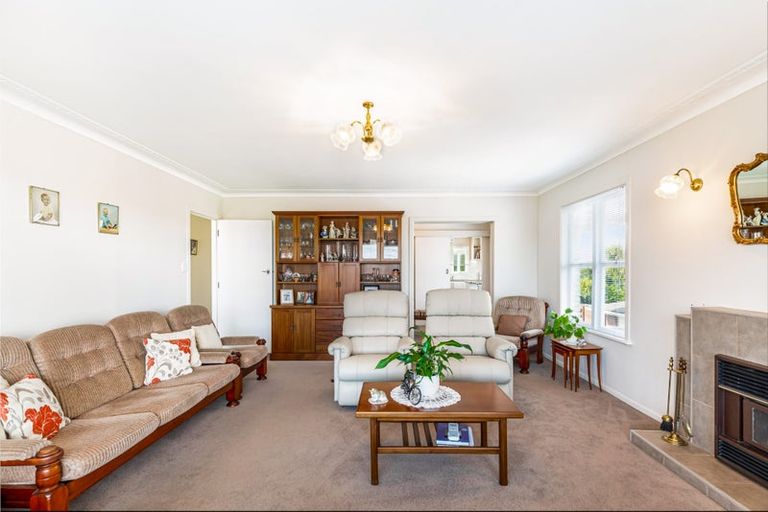 Photo of property in 46 Woodford Avenue, Henderson, Auckland, 0610