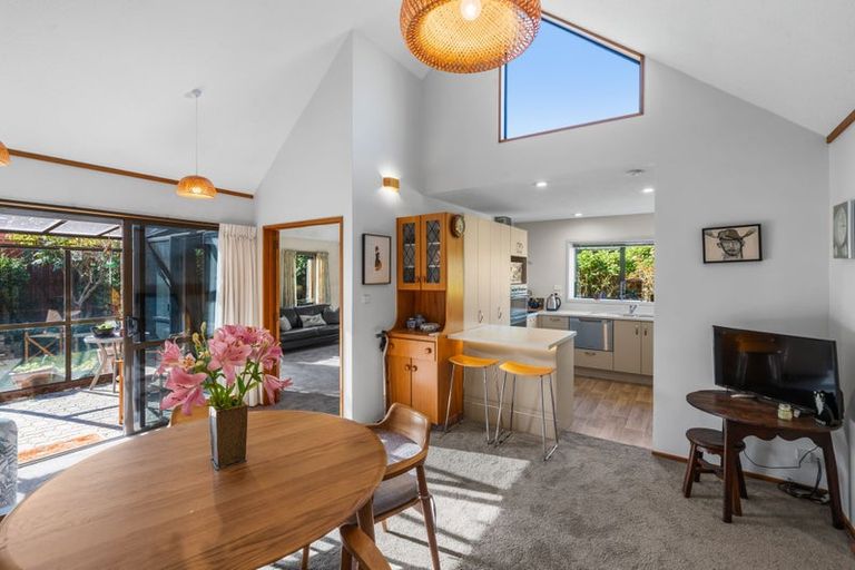 Photo of property in 2/6 Cricklewood Place, Avonhead, Christchurch, 8042