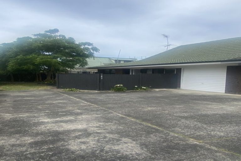 Photo of property in 2/43 Vivian Wilson Drive, Eastern Beach, Auckland, 2012