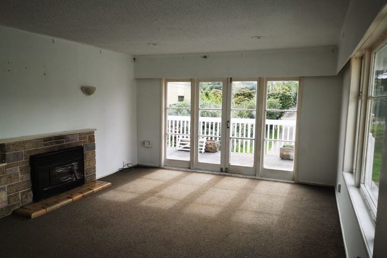 Photo of property in 3 Longburn Road, Henderson, Auckland, 0610